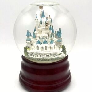 Walt Disney World Cinderella‎ Castle Snow Globe Music Box Collectible